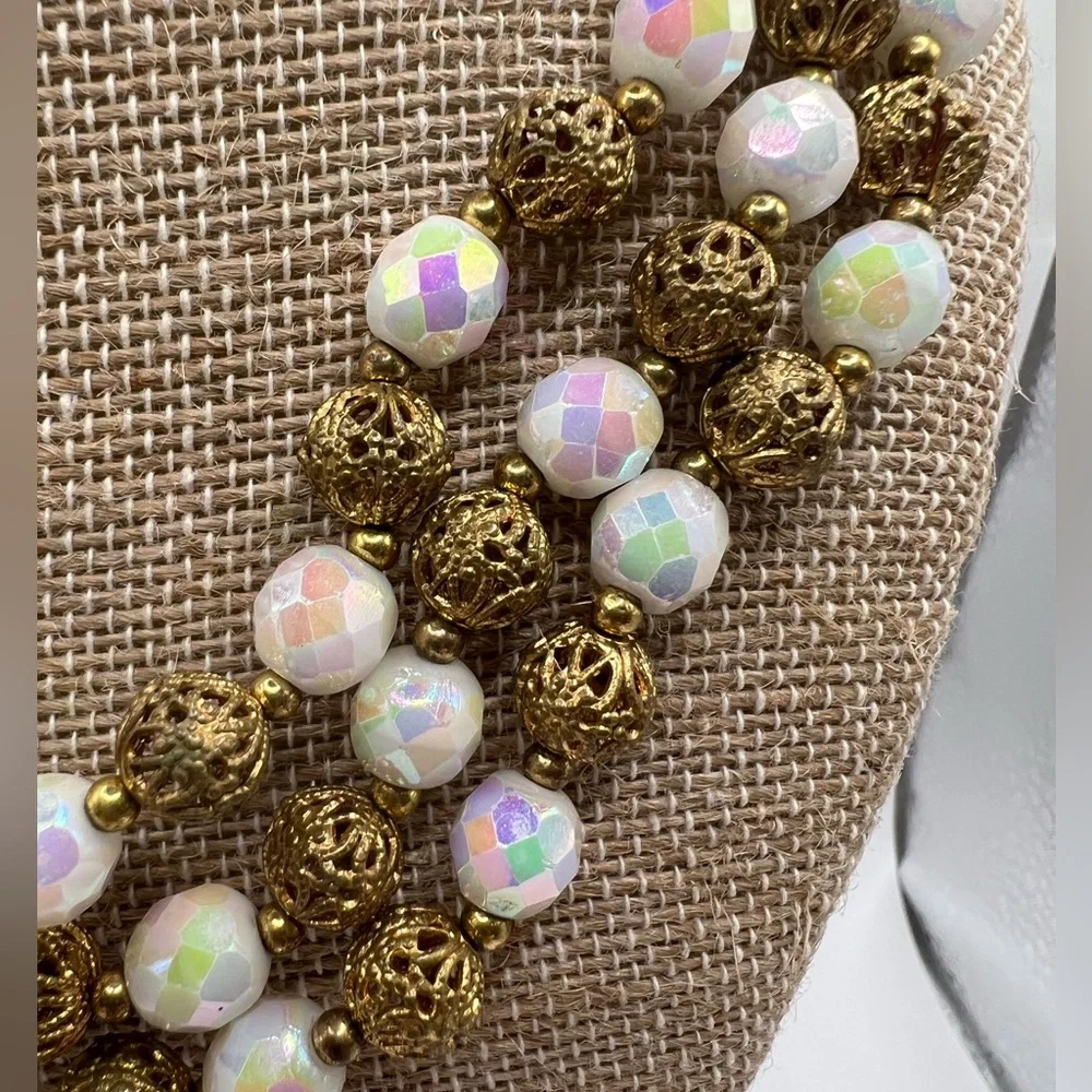 Vintage Gold Tone Necklace and Clip Earrings Set - Picture 2 of 4